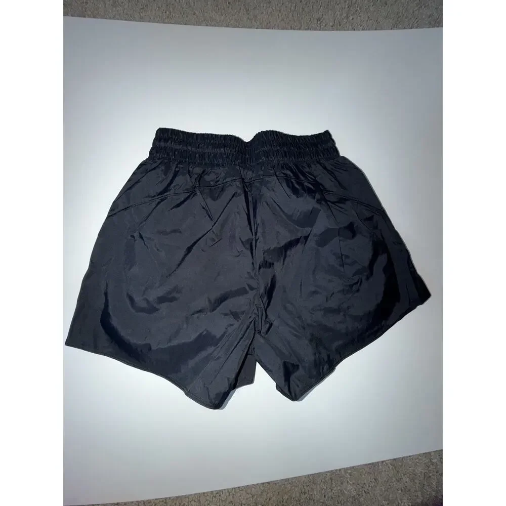 NWT Under Armour Women’s Navy Flex Woven 5 Inch Crinkle Shorts Small - Picture 3 of 5